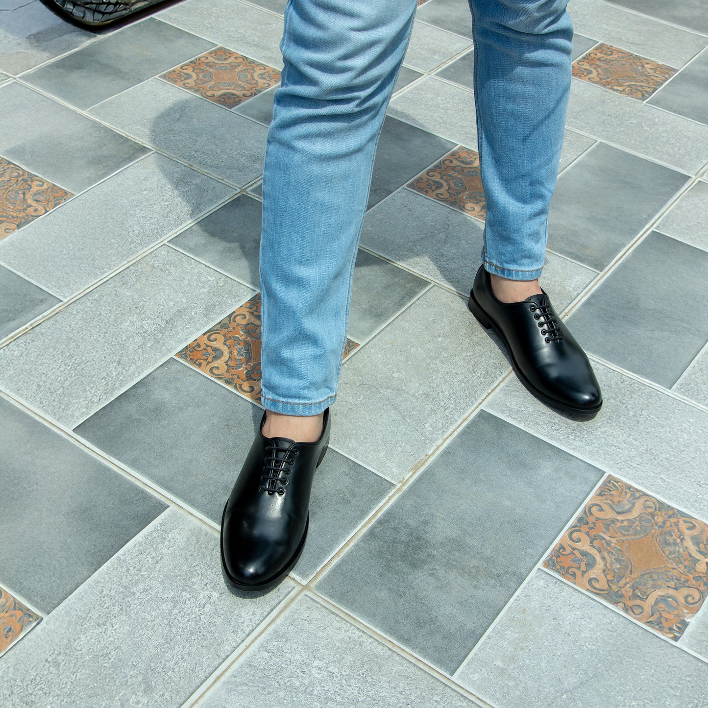 Artisans Handmade Classic Wholecut Shoes - 25049